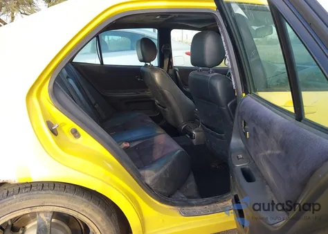 2001 Lexus Is 300 z USA, uszkodzony, nr VIN JTHBD182110022002